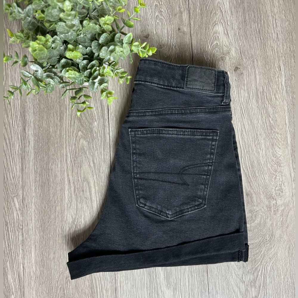 American Eagle Highest Rise Mom Shorts Size 2